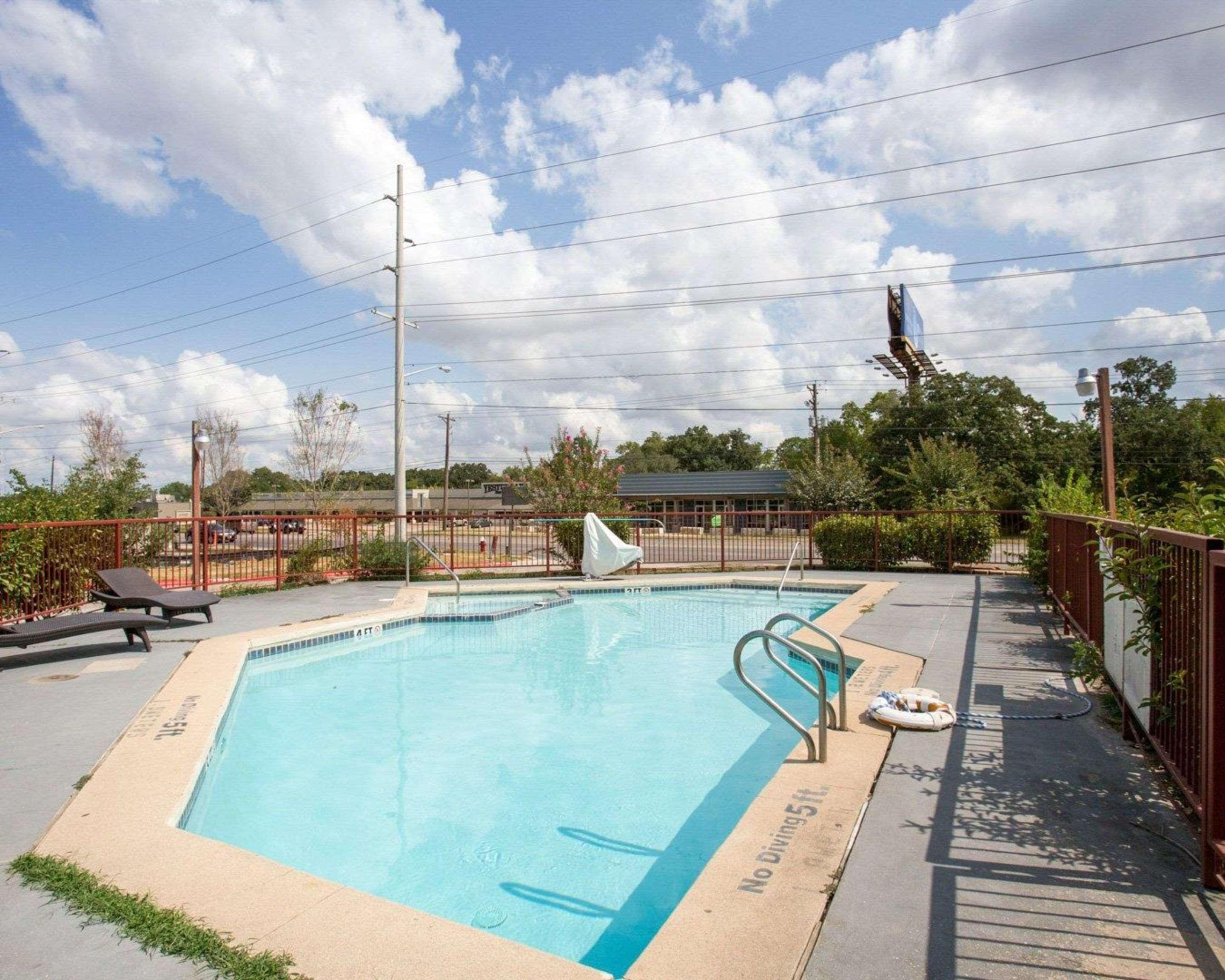Knights Inn College Station Exteriér fotografie